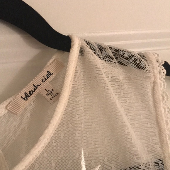 White lace shirt - Picture 5 of 6